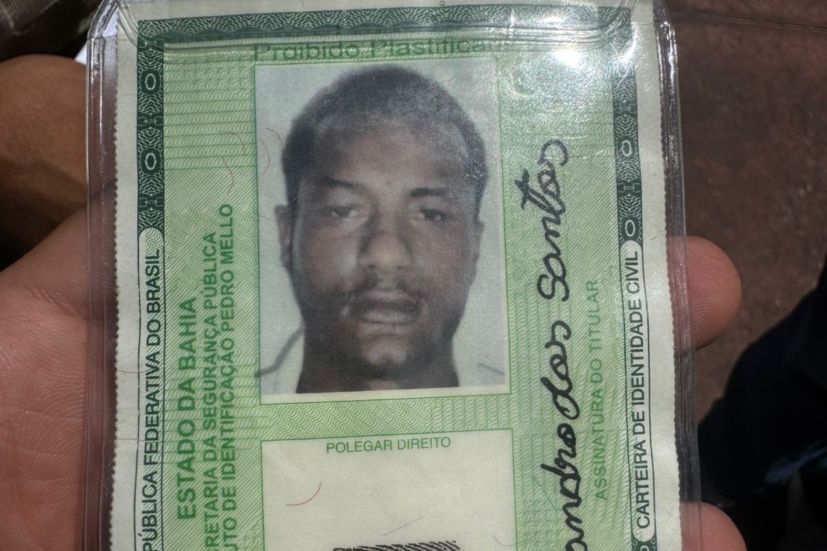 Documento de identificação de Alexandro dos Santos, homem que morreu após ocorrência no Fórum Eleitoral de Camaçari.