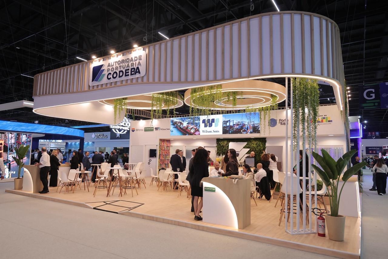 Estande da CODEBA na Intermodal South America 2026 durante feira de logística em São Paulo