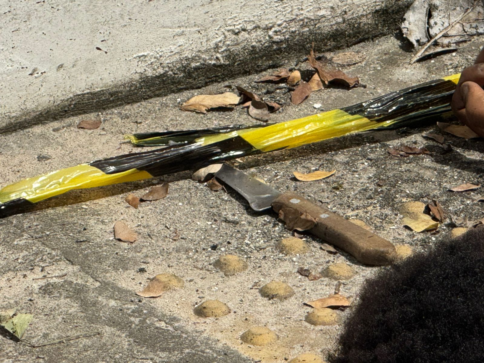 Faca apreendida em ocorrência no Fórum Eleitoral de Camaçari, onde um homem morreu e um vigilante ficou ferido.