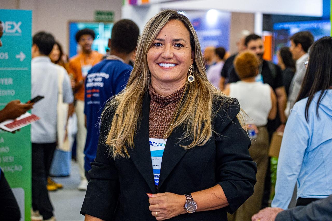 Adriana Marcele, secretária de Desenvolvimento Econômico de Camaçari, durante participação no INDEX Bahia 2026.