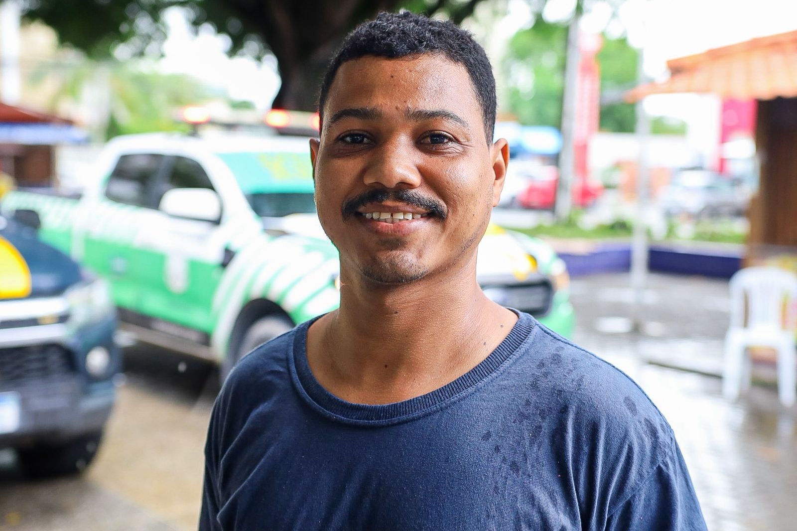 Alef Oliveira dos Santos durante a campanha Mão na Faixa, pé no freio na Praça Abrantes, em Camaçari.