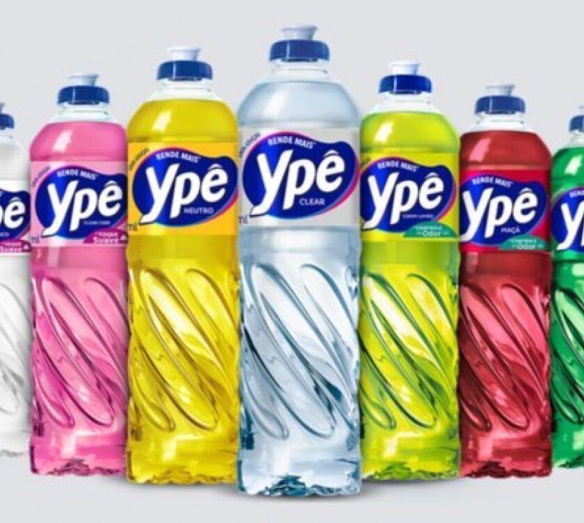Produtos de limpeza Ypê em diferentes cores após autorização da Anvisa para retomada da fábrica em Amparo, no interior de São Paulo