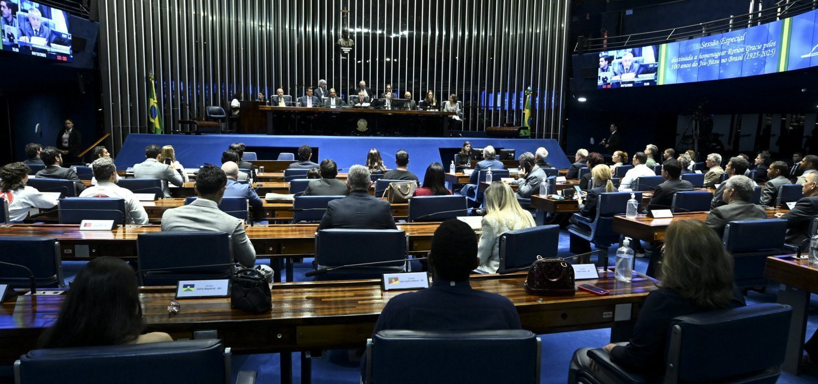 Plenário da Câmara dos Deputados em imagem sobre a PEC que propõe o fim da escala 6x1.