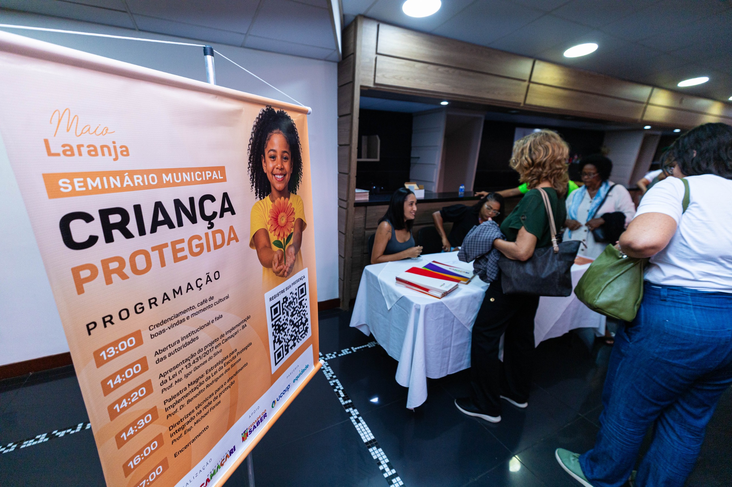 Credenciamento do Seminário Municipal Criança Protegida durante evento realizado em Camaçari.