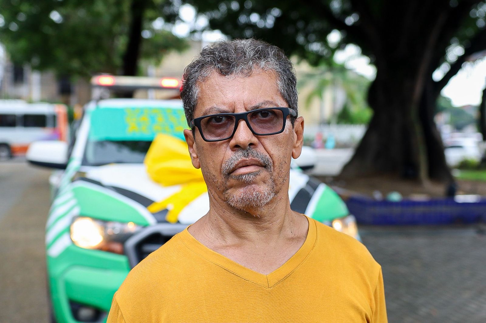 Elenilson Valdo de Santana durante a campanha Mão na Faixa, pé no freio na Praça Abrantes, em Camaçari.