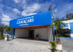 Fachada da Câmara Municipal de Camaçari, no estado da Bahia.