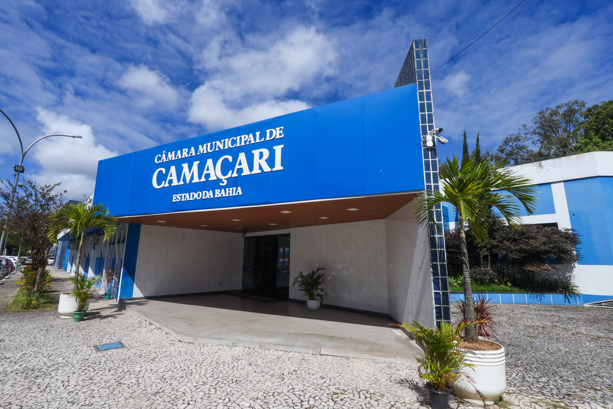 Fachada da Câmara Municipal de Camaçari, no estado da Bahia.