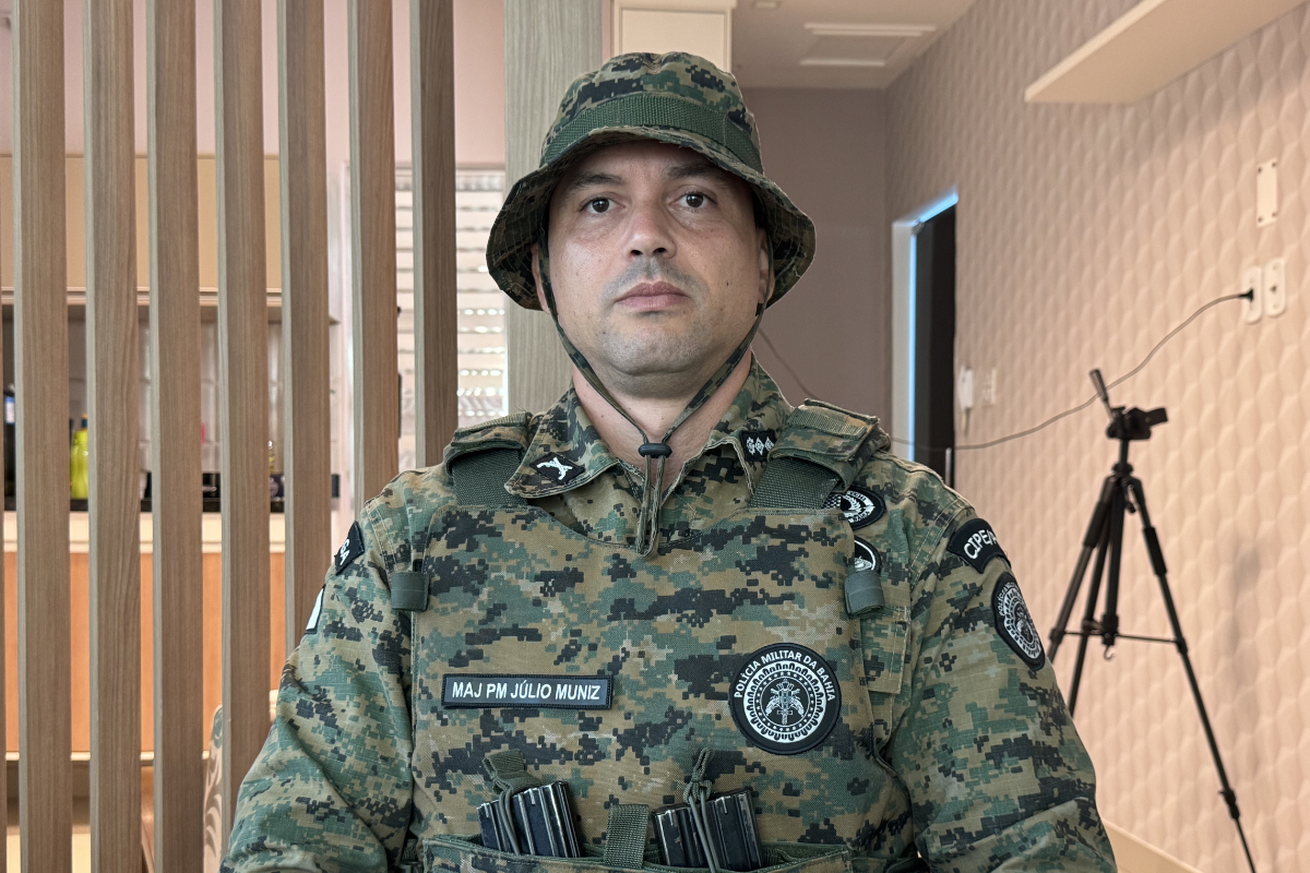 Major PM Júlio Muniz, comandante da CIPE Polo, em registro feito em ambiente interno em Camaçari.