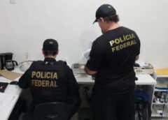 Agentes da Polícia Federal durante operação contra suspeita de diplomas falsos para atuação como vigilante.