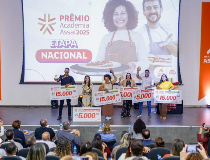 Vencedores do Prêmio Academia Assaí 2025 durante a etapa nacional da premiação.