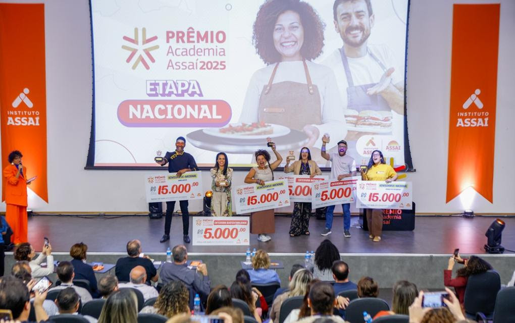 Vencedores do Prêmio Academia Assaí 2025 durante a etapa nacional da premiação.