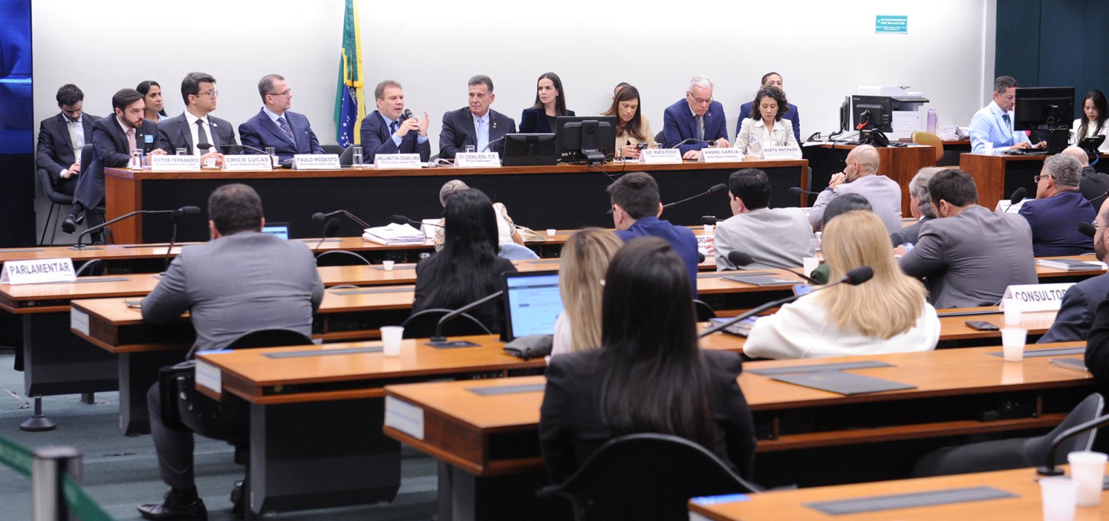 Reunião da CCJ da Câmara durante discussão sobre a PEC da maioridade penal