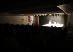 Estudantes do CEEP Isaías Alves assistem à montagem Pariré no Teatro Sesc Pelourinho, em Salvador, pelo projeto Circula Cena.