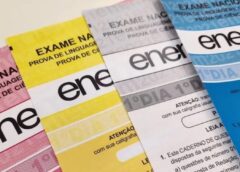 Cadernos de prova do Enem em imagem sobre a prorrogação do prazo de inscrição para o Enem 2026