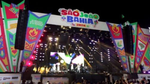 Palco do São João da Bahia durante festejos juninos, tema de matéria sobre redução de cachês de artistas em 2026