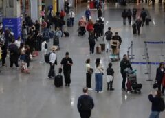 Movimentação de passageiros em aeroporto durante crescimento do turismo em Salvador