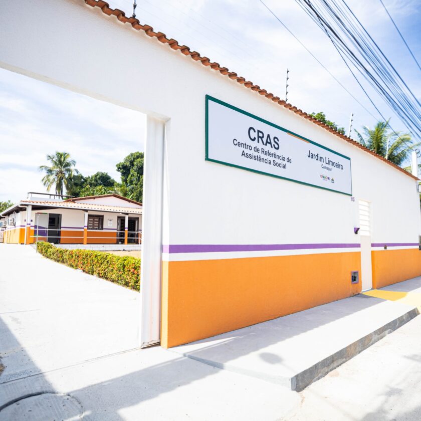 Fachada do novo CRAS Jardim Limoeiro, inaugurado pela Prefeitura de Camaçari para ampliar os serviços de assistência social no município.